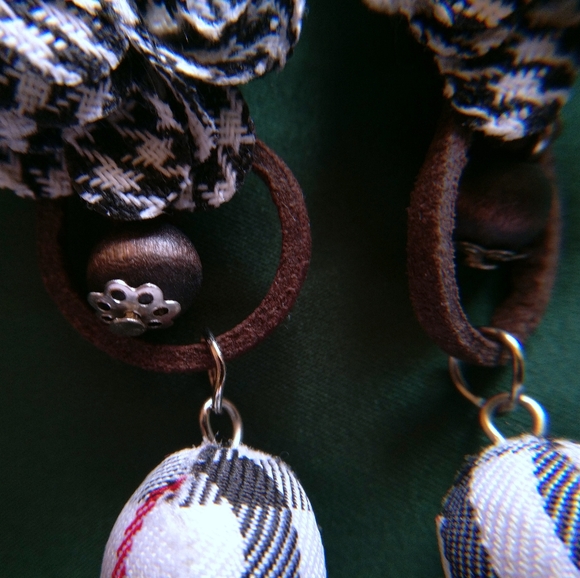 Mixed Media Patterned Drop Earrings - Picture 4 of 5